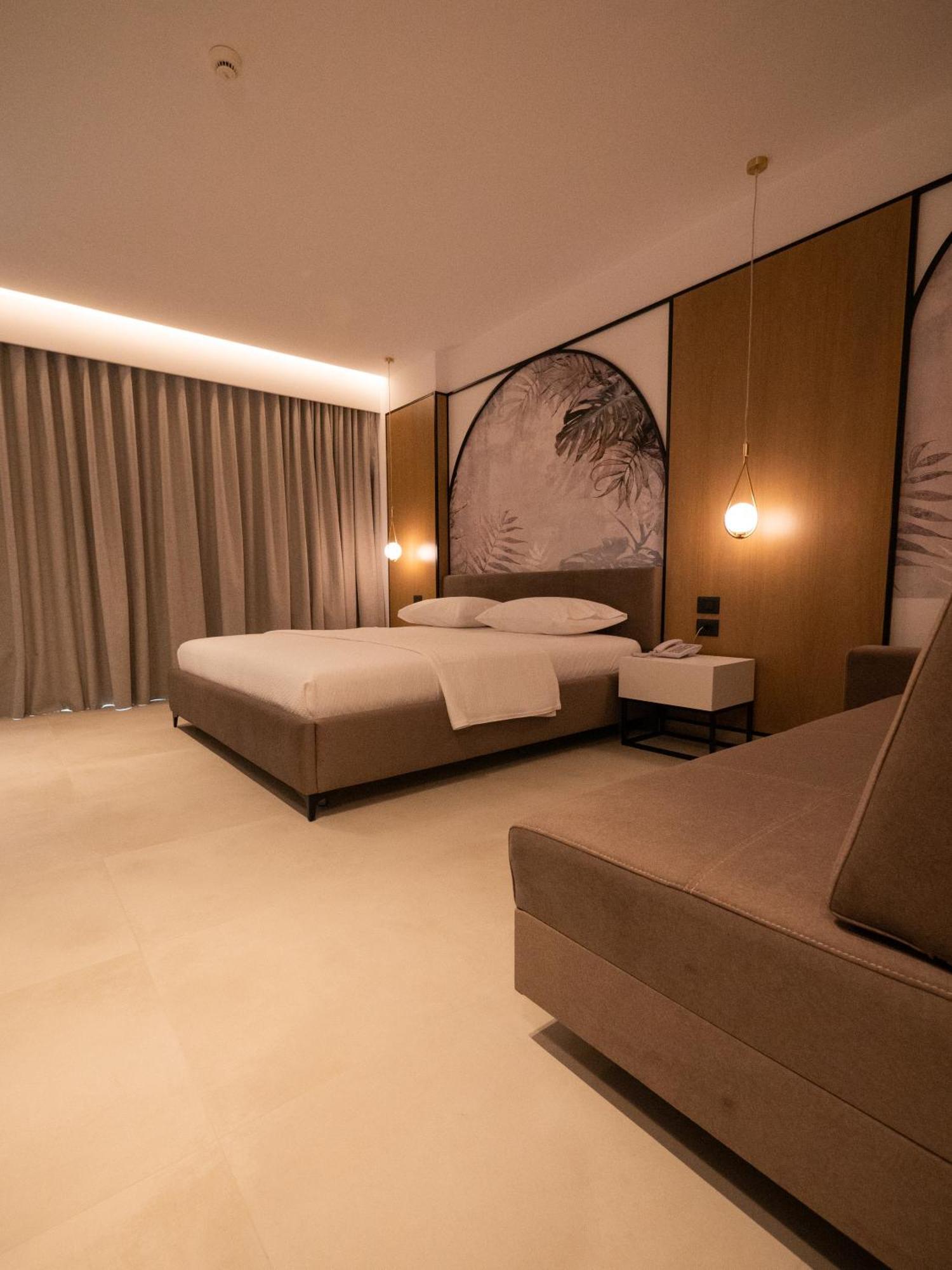 Colosseum Hotel 4*